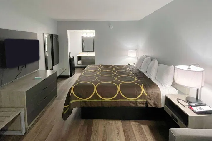 Room 4 of 16