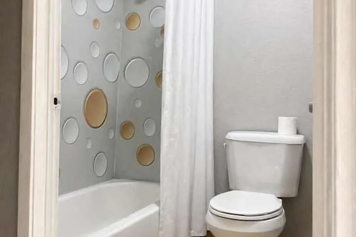 Room 3 of 6