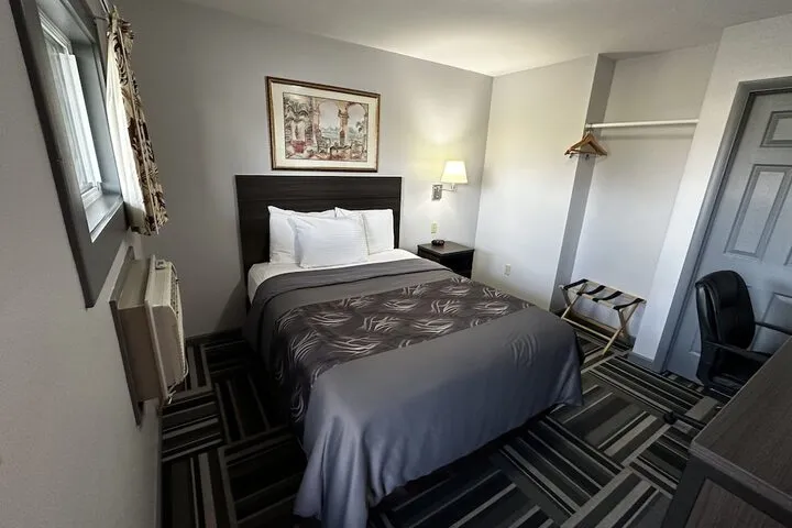 Room 4 of 13