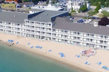 Hamilton Inn Select Beachfront Mackinaw City