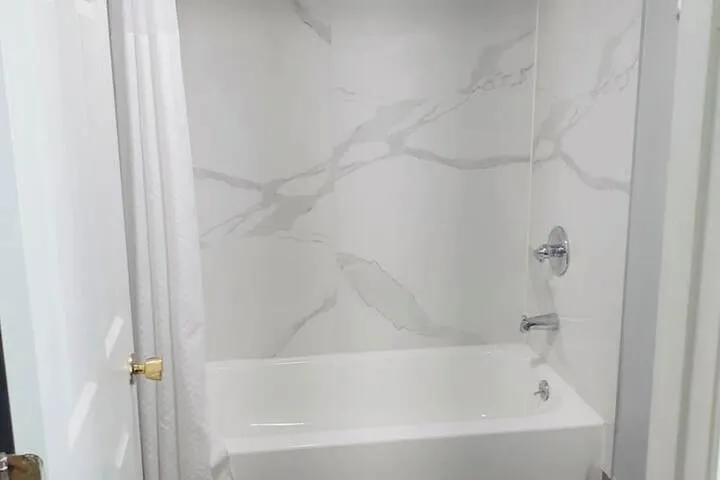 Room 4 of 16