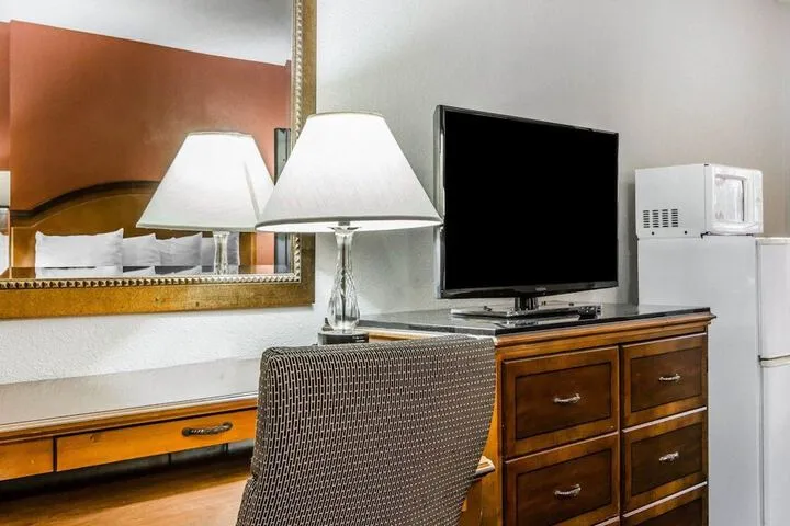Room 5 of 25