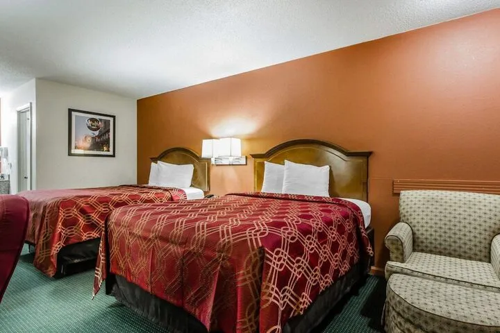 Room 4 of 25