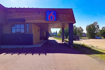 Motel 6 Brooks AB