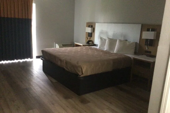Room 5 of 15