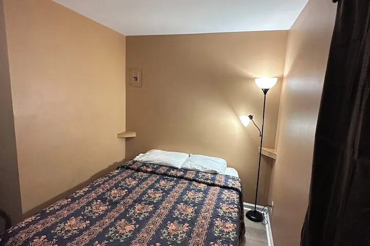 Room 5 of 18