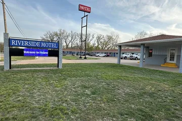 RIVERSIDE MOTEL