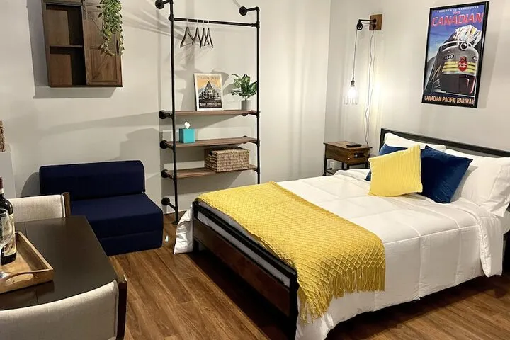 Room 4 of 25