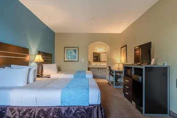 Moulton Inn & Suites by OYO Near Shiner TX