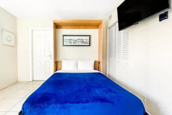 Room 5 of 18