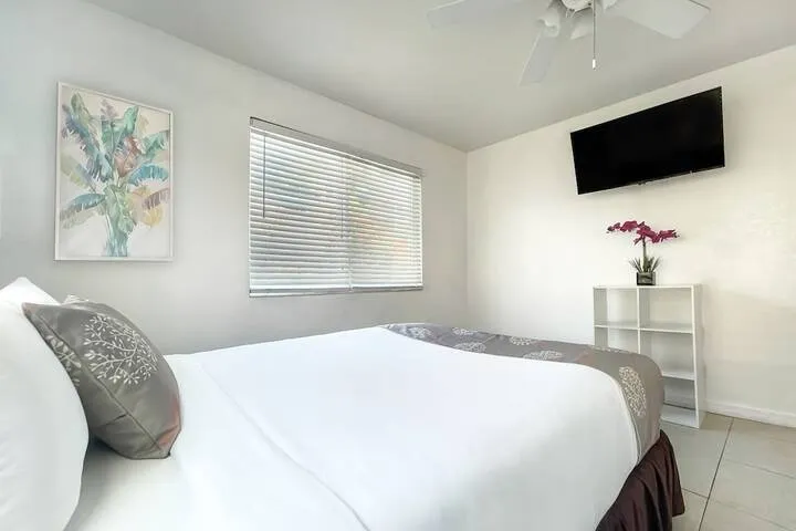 Room 4 of 18