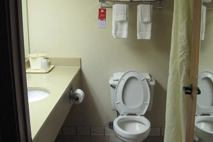 Room 5 of 15