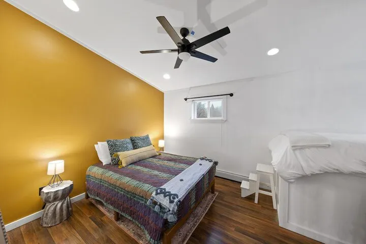 Room 4 of 49