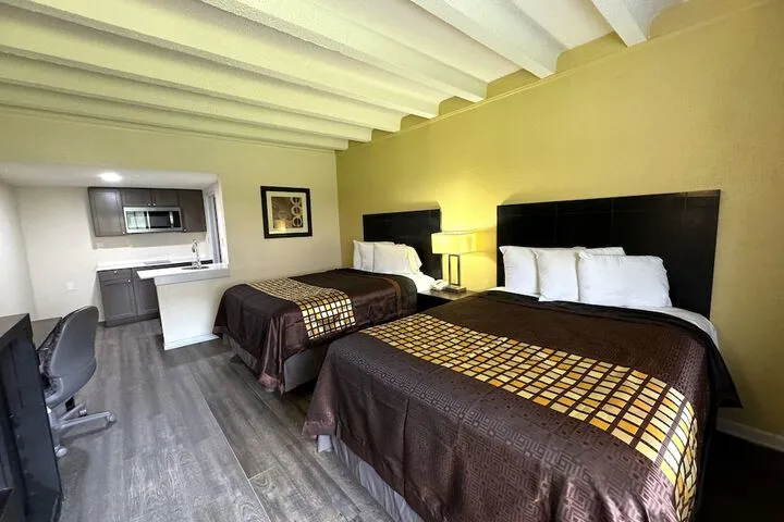 Room 9 of 25