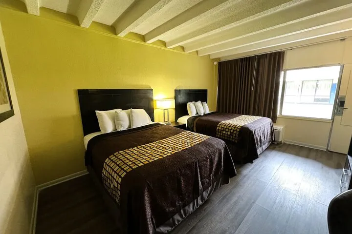 Room 8 of 25