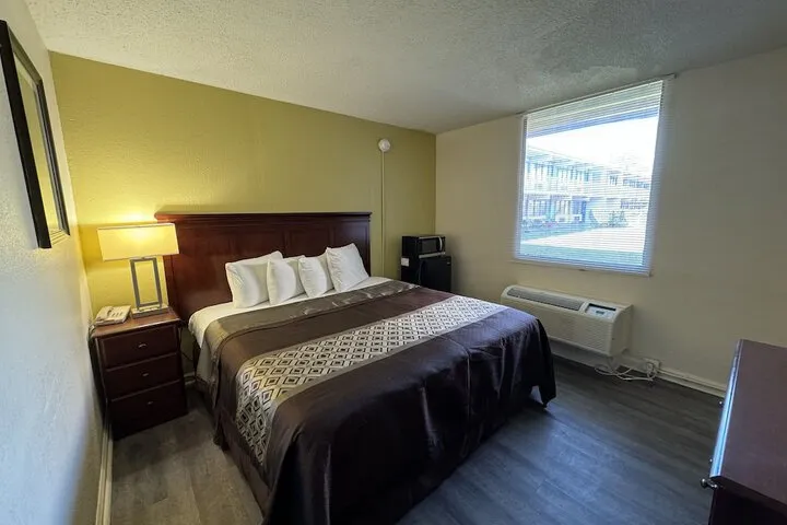 Room 7 of 25