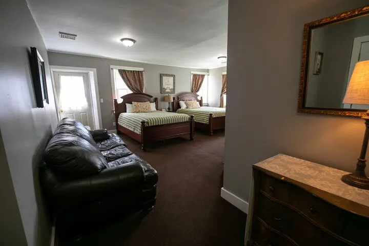 Room 5 of 79