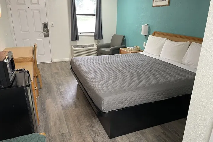 Room 5 of 18