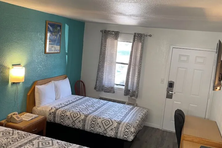 Room 7 of 18