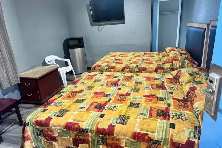 Room 5 of 12