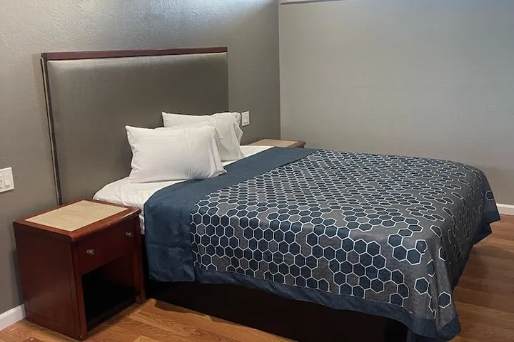Room 4 of 12