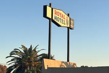 ROYAL MOTEL TRACY LLC