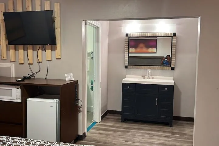Room 3 of 16