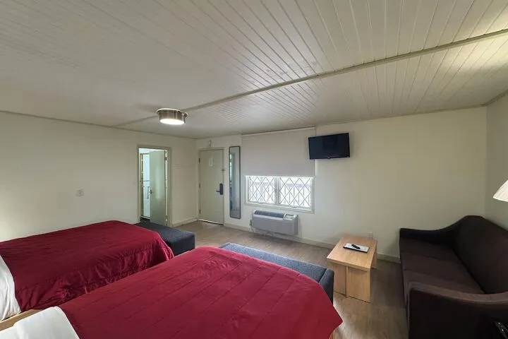 Room 3 of 66