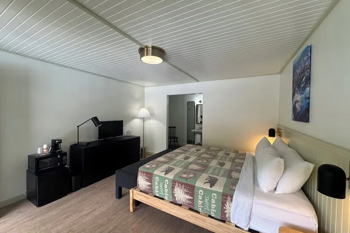 Room 2 of 66