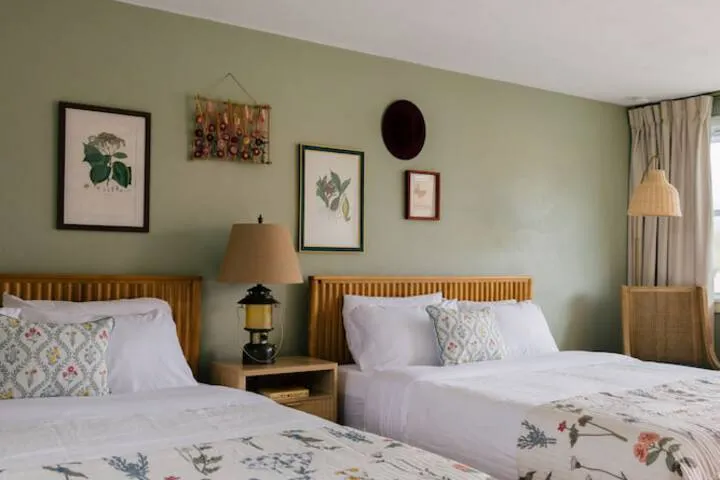 Room 3 of 27