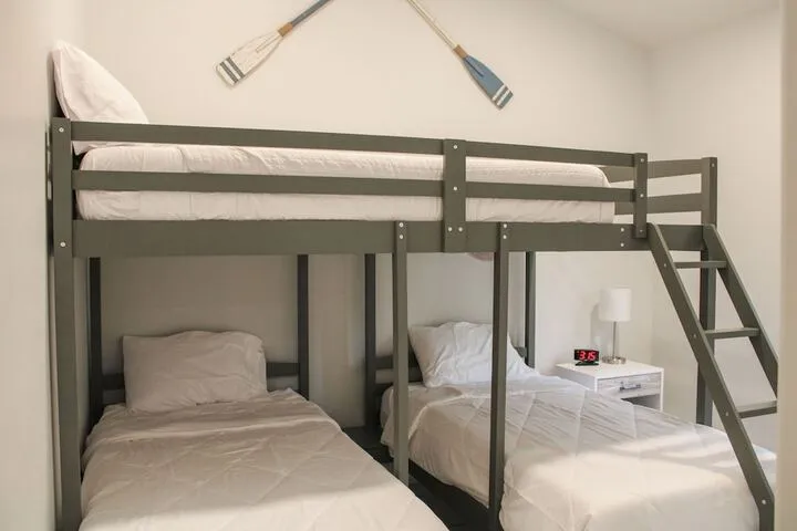 Room 4 of 43