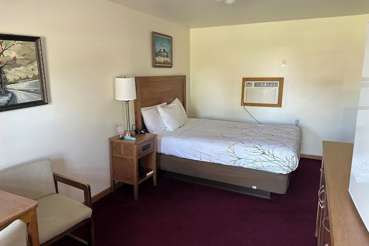 Room 5 of 16