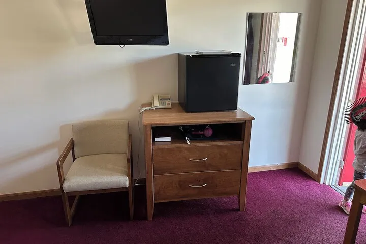 Room 4 of 16