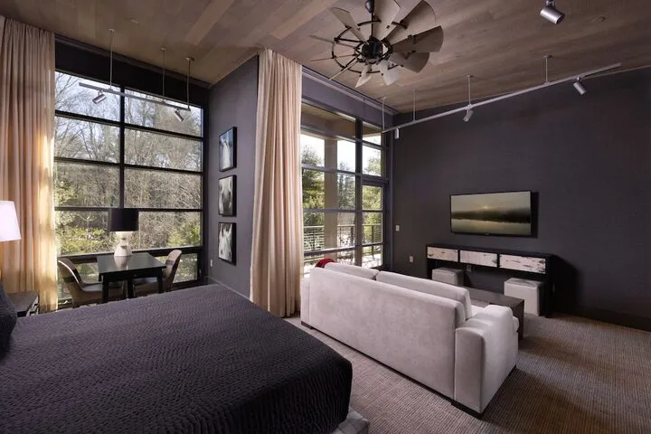 Room 4 of 73
