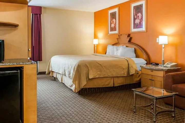 Room 4 of 28