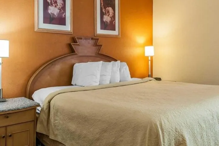 Room 5 of 28