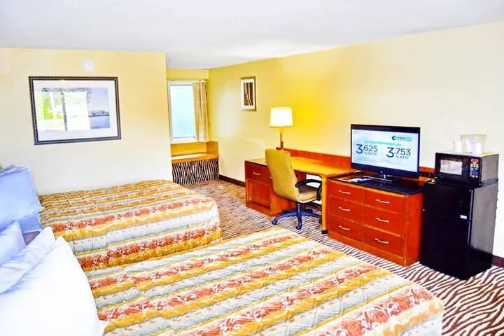 Room 4 of 25
