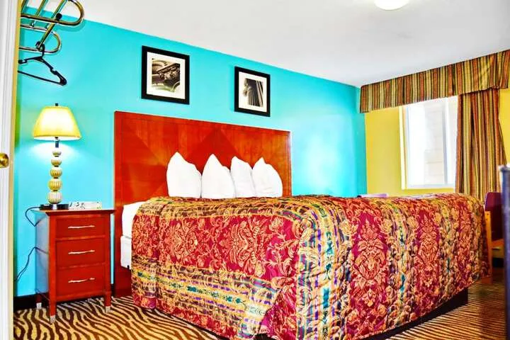 Room 3 of 25