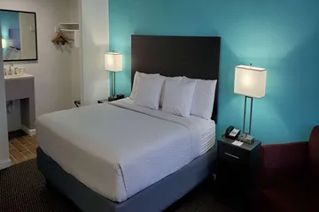 Travelodge by Wyndham Livonia / Canton/Novi Detroit Area