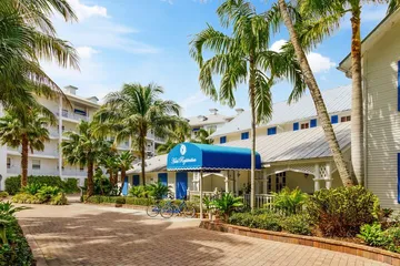 Olde Marco Island Inn and Suites
