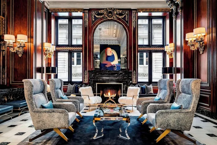 Lobby lounge
