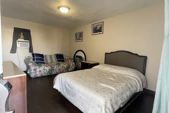 Room 2 of 7