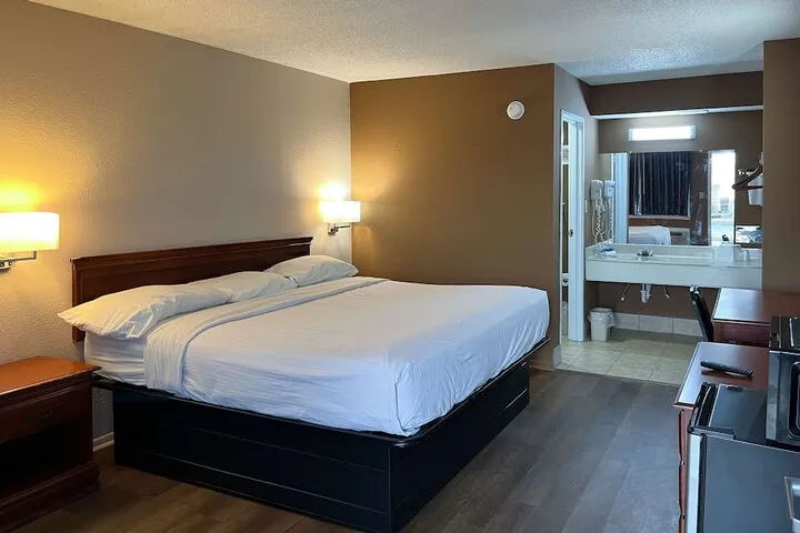 Room 5 of 12