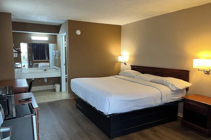 Room 4 of 12