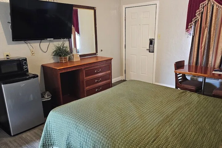 Room 2 of 6