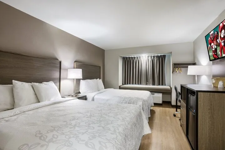 Room 4 of 40