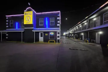Motel 9