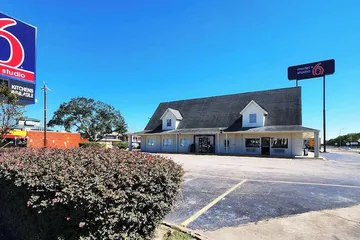Studio 6 Webster TX Houston - NASA Lake