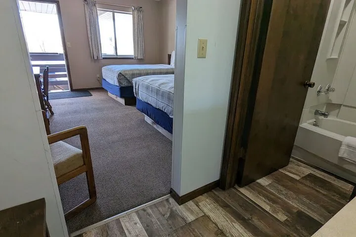 Room 4 of 13