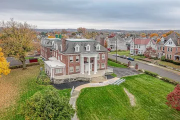 THE GRANDEUR ESTATE